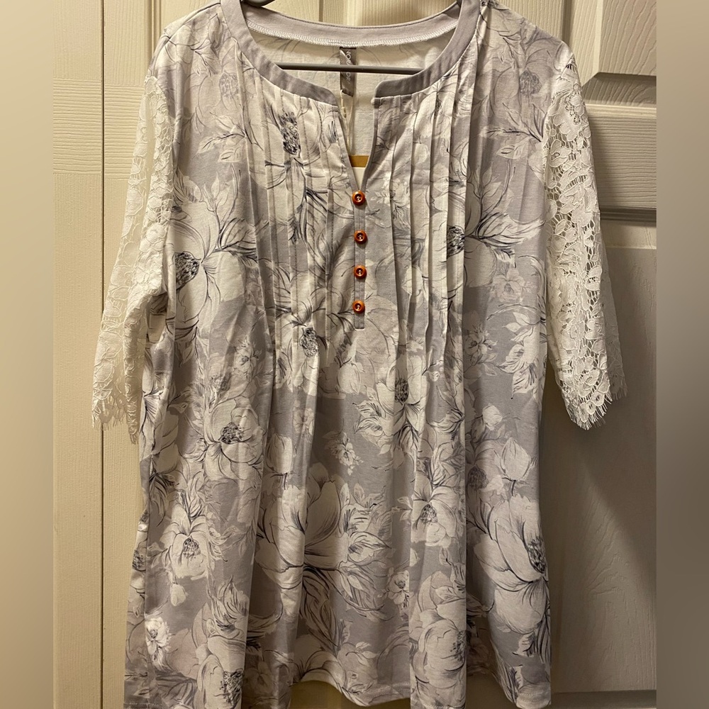 Women’s Noracora Brand Blouse SIze XXL